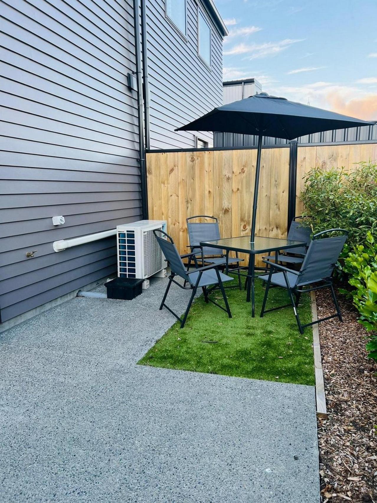 Central Modern 3-Bedroom,3- Bathroom House With Patio And Carpark- Lower Hutt City Centre Exterior foto