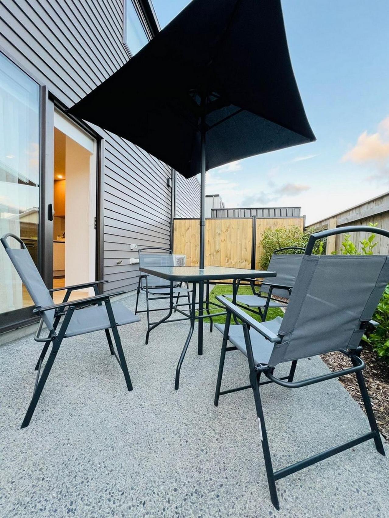 Central Modern 3-Bedroom,3- Bathroom House With Patio And Carpark- Lower Hutt City Centre Exterior foto