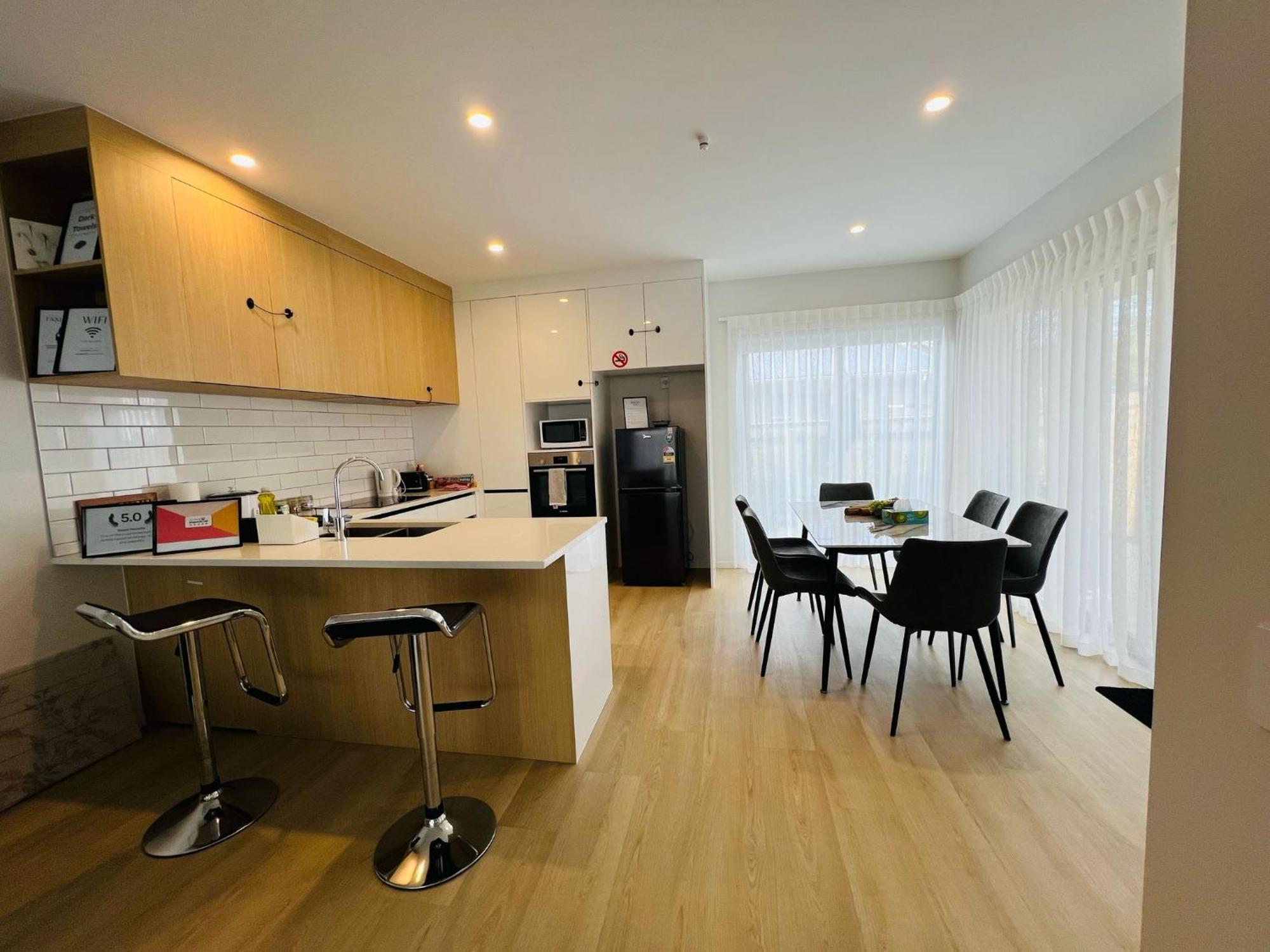 Central Modern 3-Bedroom,3- Bathroom House With Patio And Carpark- Lower Hutt City Centre Exterior foto
